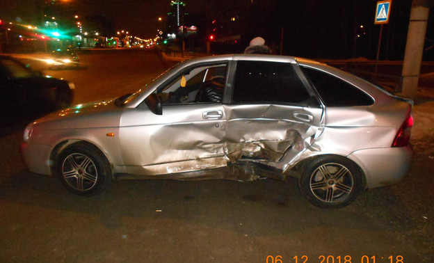 На Московской «Приора» врезалась в «Тойоту»: водитель иномарки пострадал