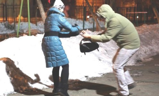 В Кирово-Чепецке задержали горожанина, ограбившего 35-летнюю женщину
