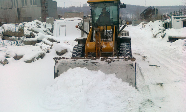 В ночь с 26 на 27 января в Кирове продолжат убирать снег в центре и на Зональном