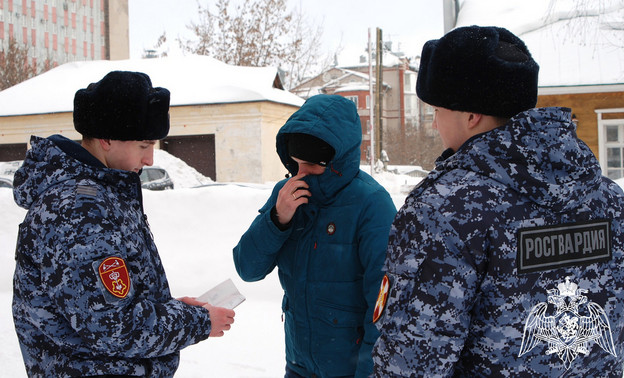 Жителя Кирово-Чепецка задержали за попытку украсть куртку