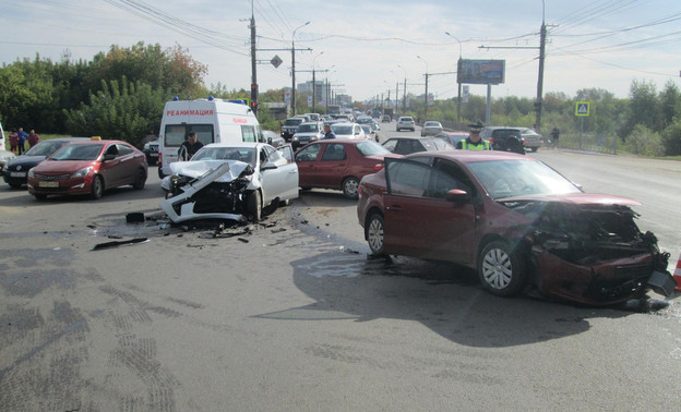 В крупном ДТП на Воровского пострадало пять человек