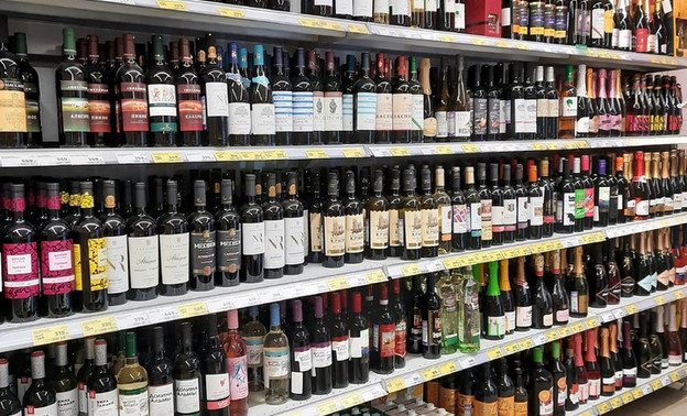 Иностранный алкоголь может исчезнуть с полок магазинов