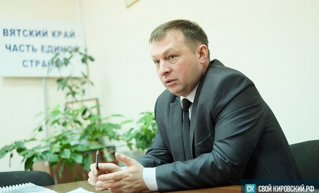 Александр Соколов официально представил и.о. главы администрации Кирова Вячеслава Симакова