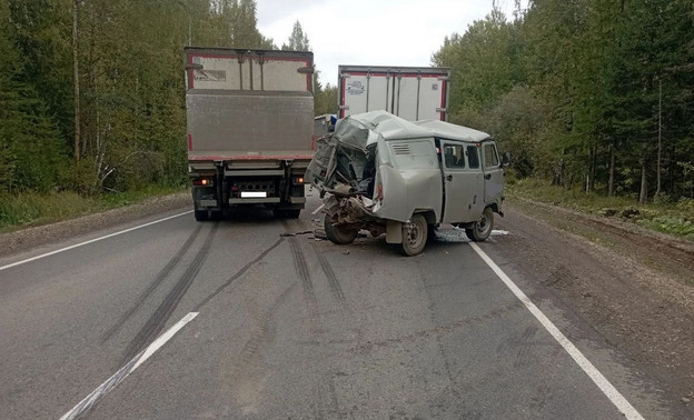 В Оричевском районе жёстко столкнулись три автомобиля