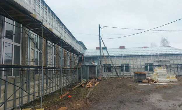 Для ремонта школы в Ленинской Искре поставили партию керамогранита