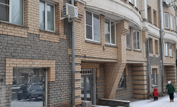 Жильцы дома на Воровского, где проводят незаконную перепланировку под магазин, обратились в суд