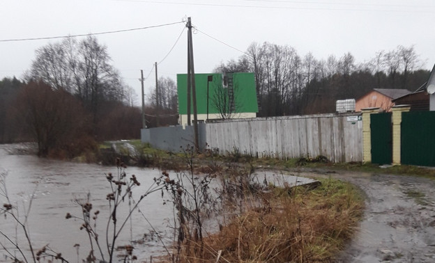 В селе Бахта разлилась река: частично затопило садовые участки