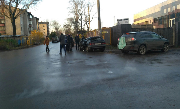 На Деповской столкнулись «Лексус» и «четырнадцатая», водитель ВАЗа получил травмы