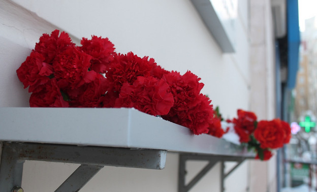 На фасадах кировских школ установят мемориальные доски погибшим бойцам