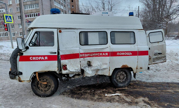 В Кирово-Чепецке скорая помощь попала в ДТП, пострадали шесть человек