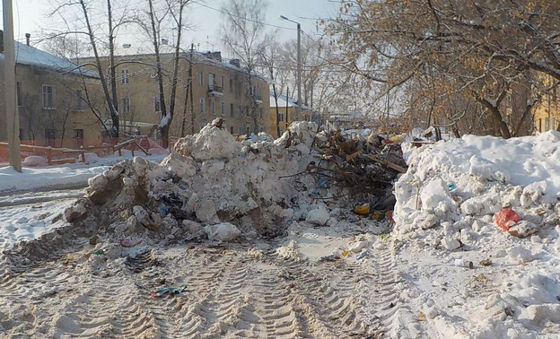 Со свалки на улице Комсомольской подрядчики вывезли семь «КамАЗов» мусора