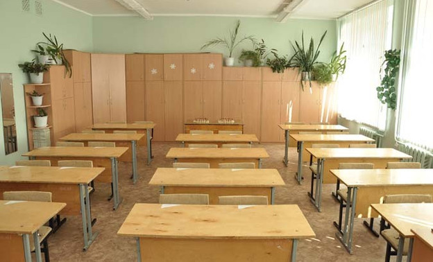 Многим кировским школьникам продлили каникулы