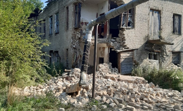 В Котельниче обвалился угол заброшенного общежития