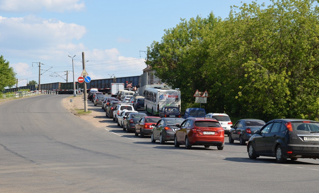 28 июля будет ограничено движение через ж/д переезд в Нововятске