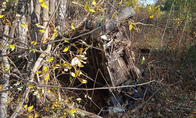 В Яранском районе пьяный водитель Lada съехал с дороги и перевернулся