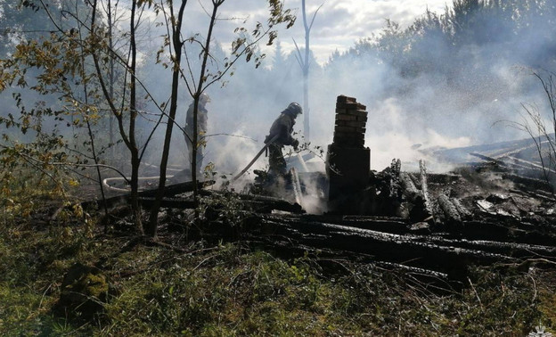 В Кирово-Чепецком районе на пепелище нашли труп мужчины