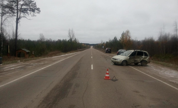 Вчера в Кировской области водитель «Гранты» протаранил «Калину» на перекрёстке (ФОТО)