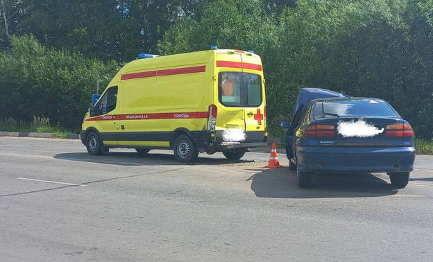 Около Кирово-Чепецка иномарка столкнулась с машиной скорой помощи