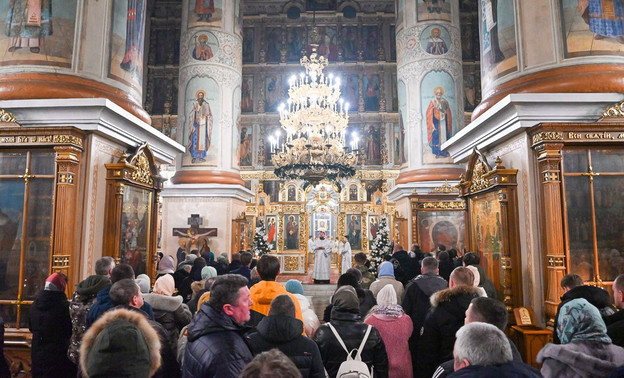 Крещенскую службу в Трифоновом монастыре в Кирове посетили более 12 тысяч человек