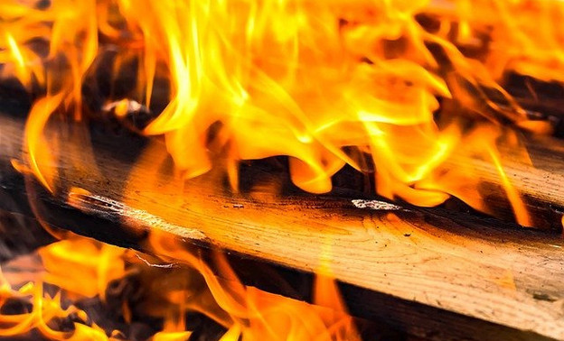 В Кировской области за выходные при пожарах погибли двое мужчин