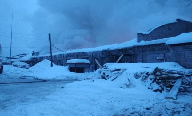 В Омутнинске в ночном пожаре сгорели 10 автобусов