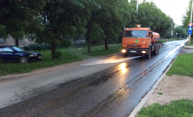 Из-за жары дороги в Кирове поливают по несколько раз в день