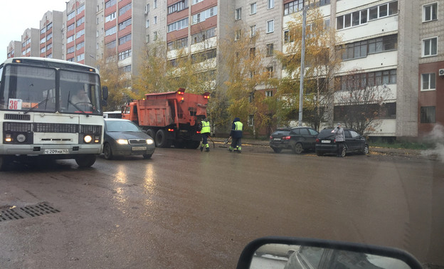 Кировчане жалуются на ремонт улицы Упита в дождь