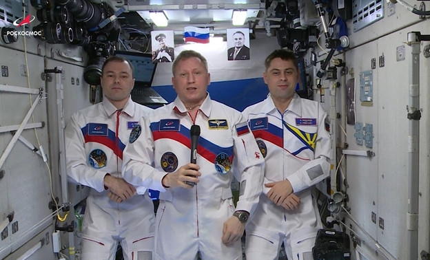 Космонавты записали поздравление с Днём России с борта МКС