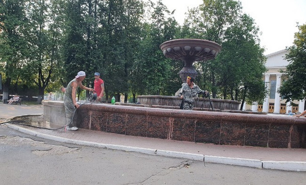 На Театральной площади в Кирове временно отключили фонтан