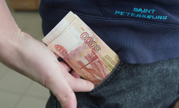 Школьник из Кирова перевёл мошенникам почти 30 тысяч рублей за игровой нож
