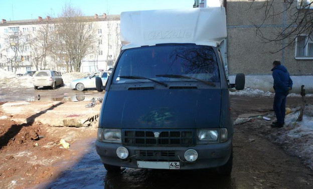 В Нововятске пенсионерка во дворе своего дома попала под колёса «Газели»