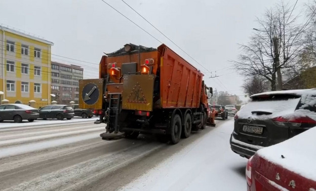 На улицы Кирова выпустят семь колонн спецтехники