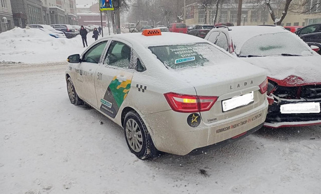 В Кирове произошло ДТП, в котором пострадала пассажирка такси