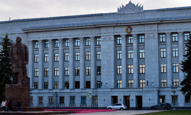 В правительстве Кировской области официально появилось два новых министерства