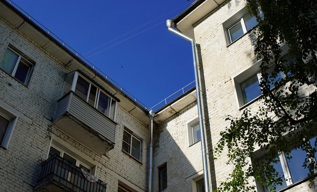 В Госдуме предложили перекрасить хрущевки в яркие цвета для борьбы со стрессом