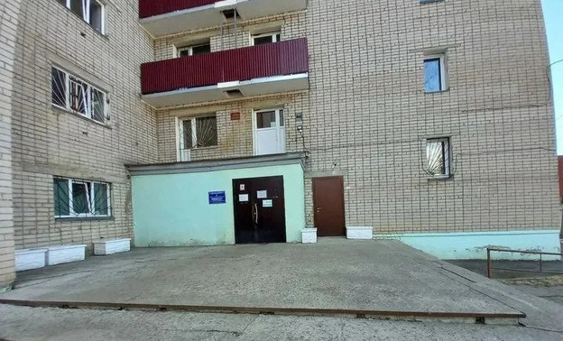 Из окна общежития в Чижах выпал студент и разбился насмерть