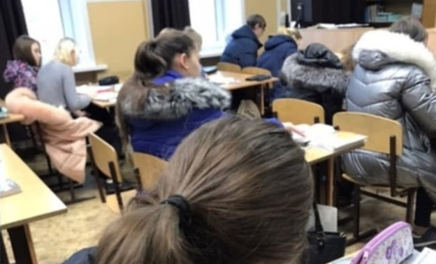 В кировской школе №31 дети из-за аварии на теплосетях учились в куртках
