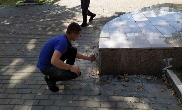 В Кирове ремонтируют постамент у памятника Шаляпину