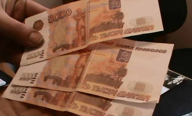 Кировчанин расплатился с таксистом билетом «Банка приколов»