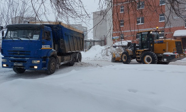 В выходные в Кирове снег вывезут с 20 дорожных участков