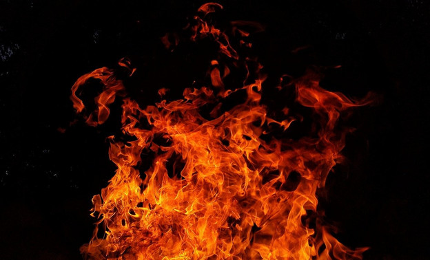 Житель Немского района случайно сжёг свою мать