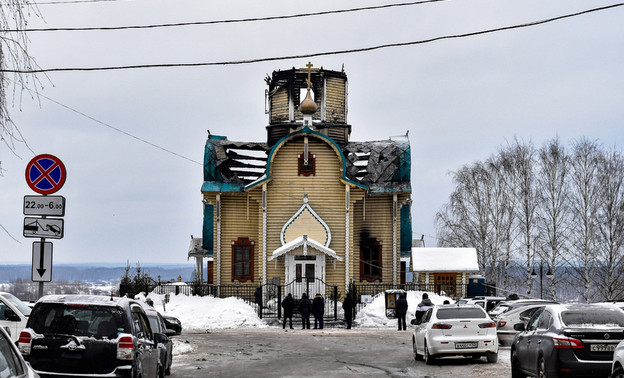 Верхнюю часть сгоревшей Феодоровской церкви накроют сеткой