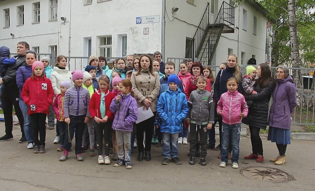 Родители учеников проблемной 24-й школы записали видеообращение к Путину