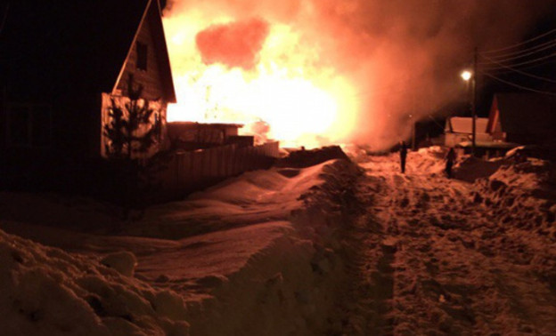 В сети появилось видео утреннего пожара в Нововятске (ФОТО+ВИДЕО)