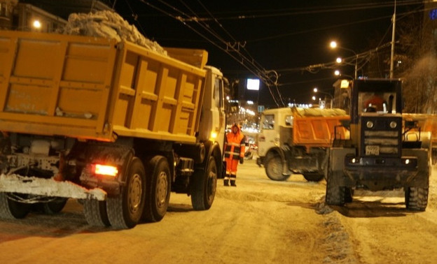 Глава администрации «разнёс» подрядчиков за уборку кировских улиц