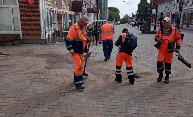 В Кирове подрядчики устраняют последствия ливня