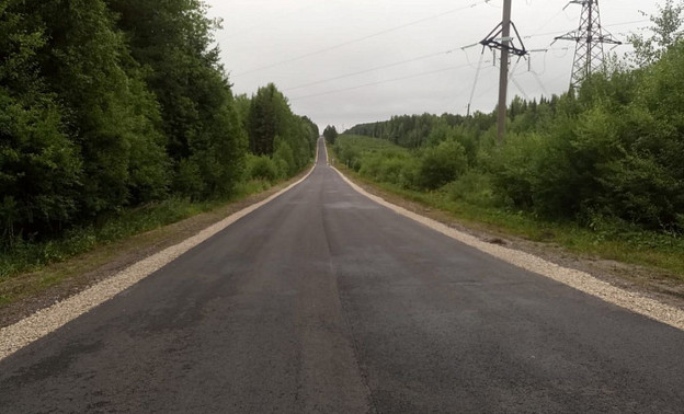 В Омутнинском районе отремонтировали два участка трассы