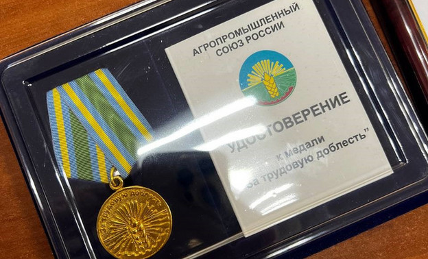Зампреда правительства Кировской области наградили медалью «За трудовую доблесть»