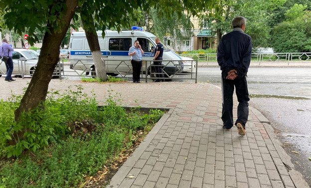 В Нововятске местный житель сломал мужчине два ребра