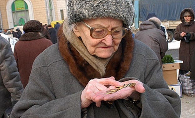 В Кирове пенсионерка отдала прохожему 150 тысяч рублей